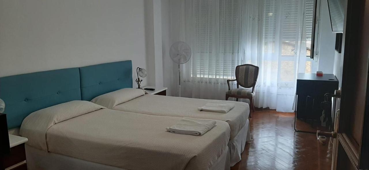 Alojamiento Casa Leon Santoña Extérieur photo